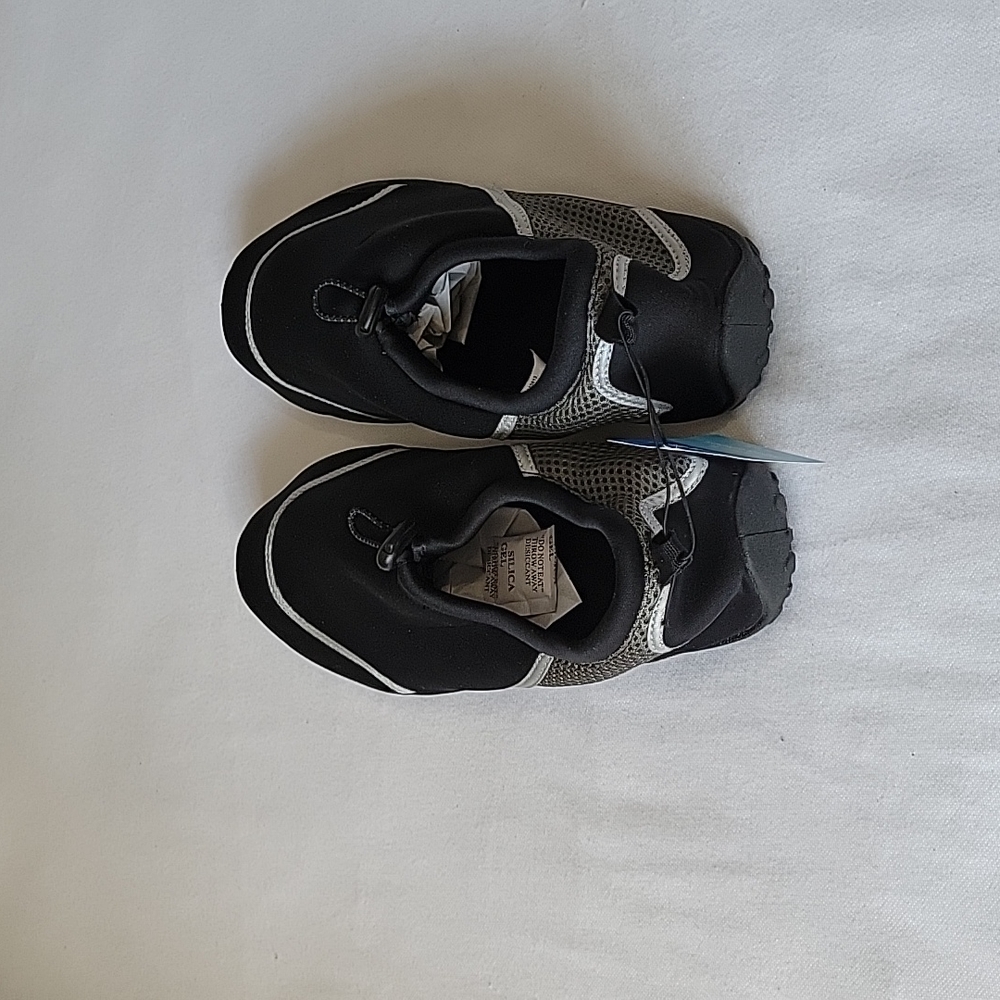 NWT|Men's Water Shoes|11-12